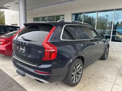 2016 Volvo XC90 T6 Momentum