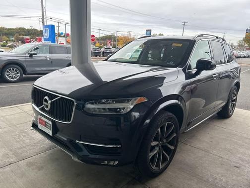 2016 Volvo XC90 T6 Momentum