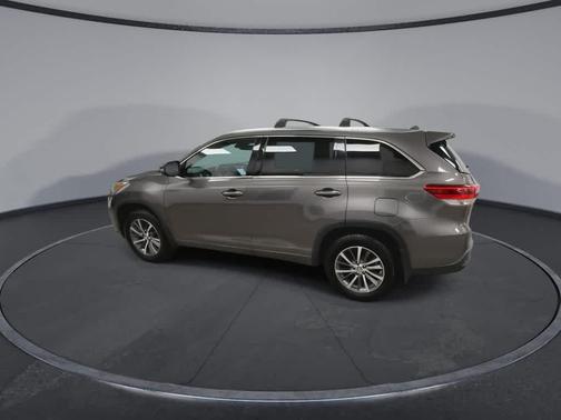 Predawn Gray Mica 2017 Toyota Highlander XLE