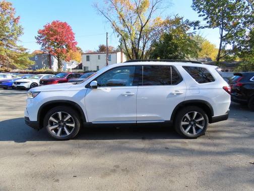 2025 Honda Pilot Touring 8-Passenger