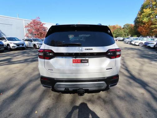 2025 Honda Pilot Touring 8-Passenger