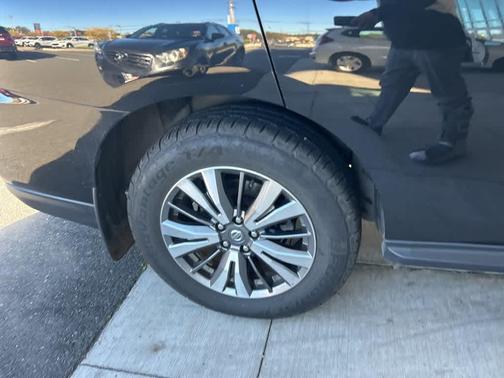 2019 Nissan Pathfinder SV