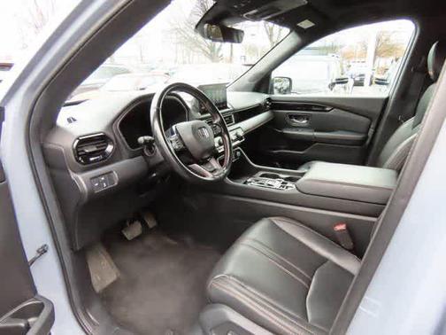 Sonic Gray Pearl 2024 Honda Pilot TrailSport