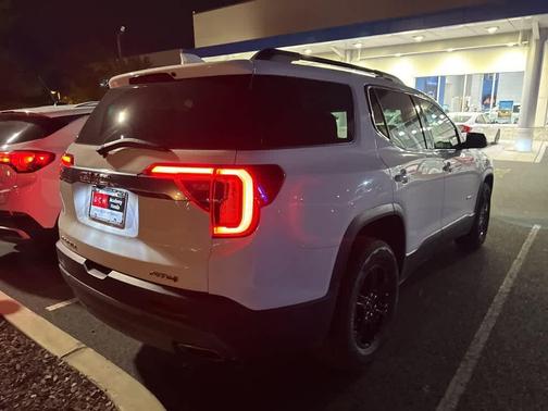 2022 GMC Acadia AT4