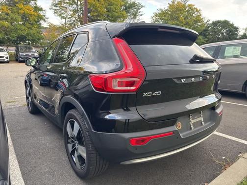 2020 Volvo XC40 T5 Momentum