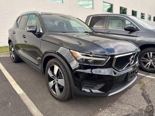 2020 Volvo XC40 T5 Momentum