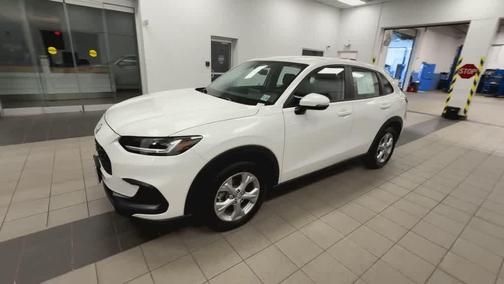 Platinum White Pearl 2024 Honda HR-V LX
