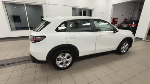 Platinum White Pearl 2024 Honda HR-V LX