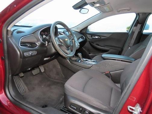 Photo 2 of 25 of 2016 Chevrolet Malibu 1LT