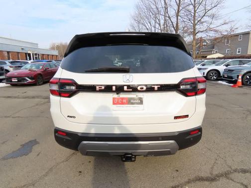 Platinum White Pearl 2026 Honda Pilot TrailSport