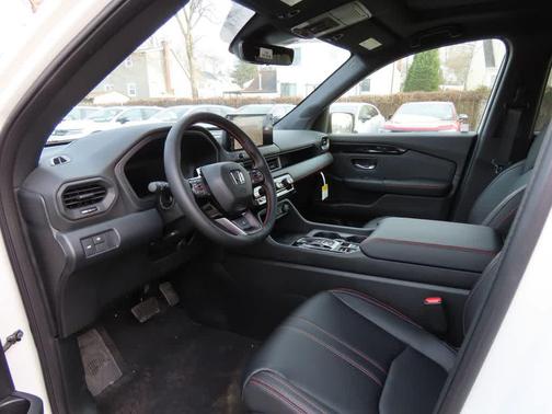 Platinum White Pearl 2026 Honda Pilot TrailSport