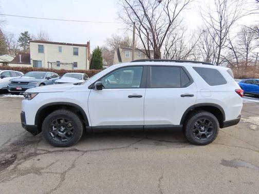 Platinum White Pearl 2026 Honda Pilot TrailSport