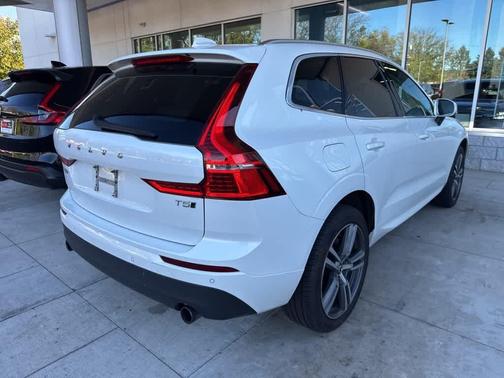 2020 Volvo XC60 T5 Momentum