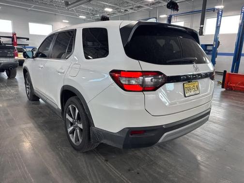 2023 Honda Pilot AWD EX-L 8 Passenger