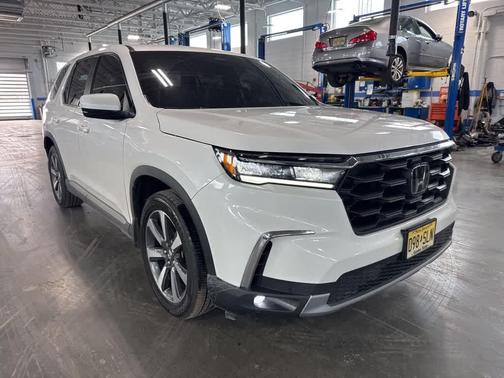 2023 Honda Pilot AWD EX-L 8 Passenger