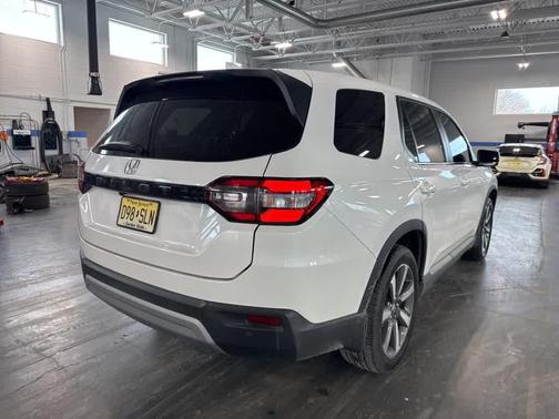 2023 Honda Pilot AWD EX-L 8 Passenger