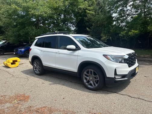 Platinum White Pearl 2023 Honda Passport AWD EX-L