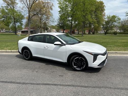 Snow White Pearl 2025 Kia K4 EX