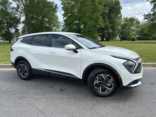 Snow White Pearl 2024 Kia Sportage LX