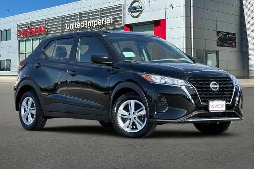 Super Black 2025 Nissan Kicks Play S