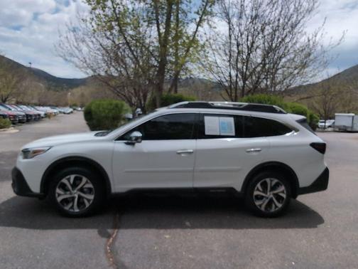 Crystal White Pearl 2022 Subaru Outback Touring