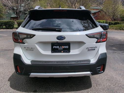 Crystal White Pearl 2022 Subaru Outback Touring