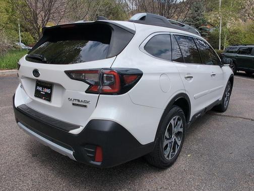 Crystal White Pearl 2022 Subaru Outback Touring