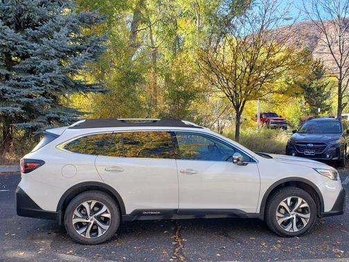 2022 Subaru Outback Touring XT