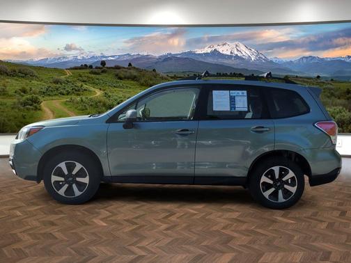 Jasmine Green Metallic 2018 Subaru Forester 2.5i Premium
