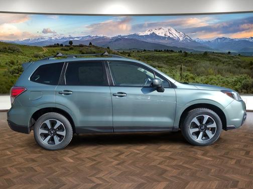 Jasmine Green Metallic 2018 Subaru Forester 2.5i Premium