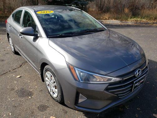 2019 Hyundai ELANTRA SE