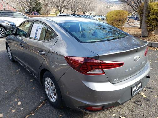 2019 Hyundai ELANTRA SE
