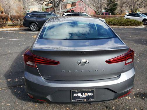 2019 Hyundai ELANTRA SE