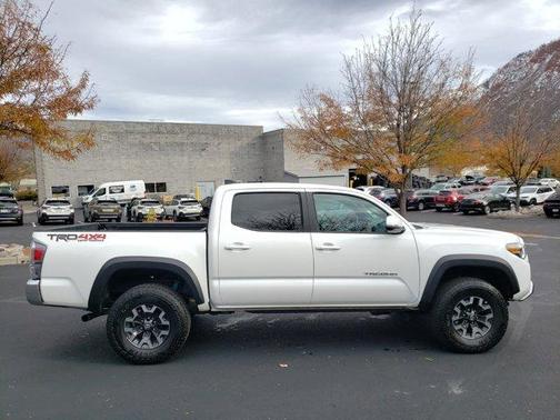 Photo 2 of 28 of 2022 Toyota Tacoma