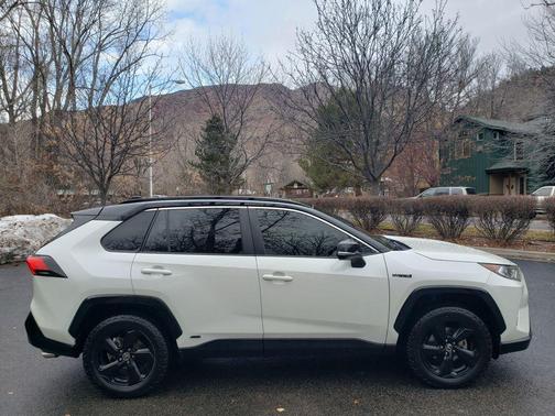 2020 Toyota RAV4 Hybrid SE