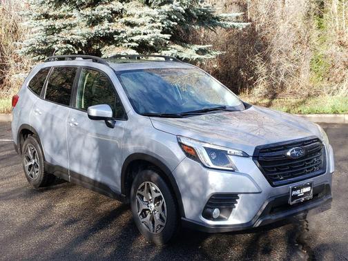 Ice Silver Metallic 2022 Subaru Forester Premium