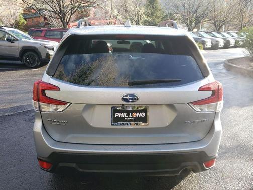 Ice Silver Metallic 2022 Subaru Forester Premium