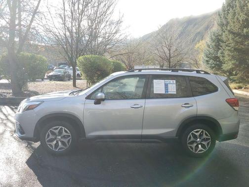 Ice Silver Metallic 2022 Subaru Forester Premium