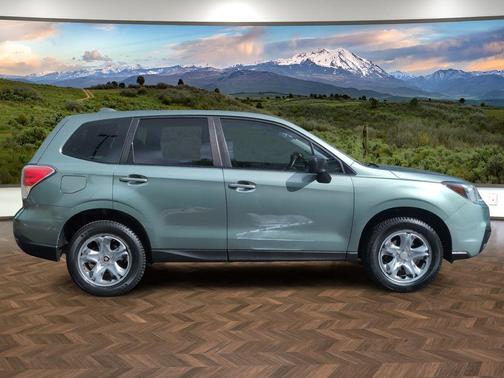 Jasmine Green Metallic 2017 Subaru Forester 2.5i