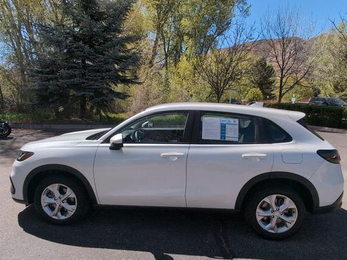 Platinum White Pearl 2023 Honda HR-V LX