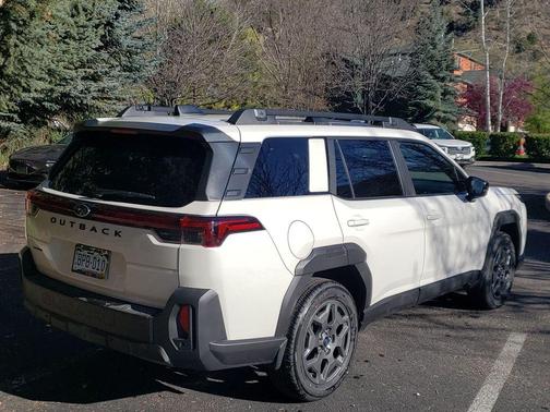 Crystal White Pearl 2026 Subaru Outback Premium