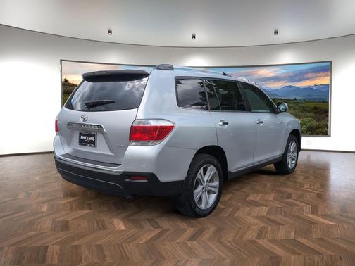 Classic Silver Metallic 2013 Toyota Highlander Limited