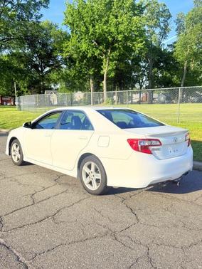 Super White 2012 Toyota Camry SE
