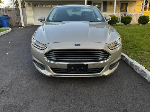Gold 2015 Ford Fusion SE