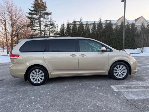 2014 Toyota Sienna XLE