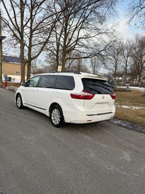 2016 Toyota Sienna LE