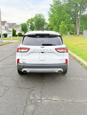 Oxford White 2020 Ford Escape SE