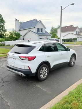 Oxford White 2020 Ford Escape SE