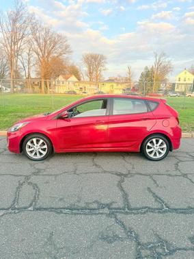 Boston Red Metallic 2013 Hyundai Accent SE
