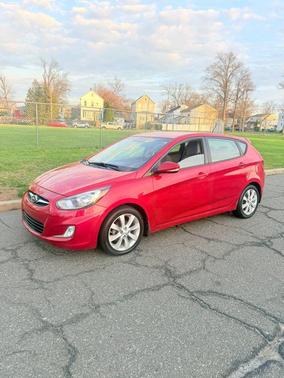 Boston Red Metallic 2013 Hyundai Accent SE